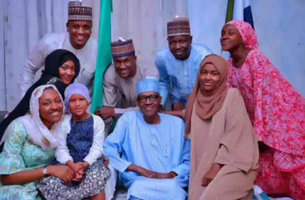President Buhari, His Daughters, Son & Son In-Laws Look Lovely In Sallah Photo